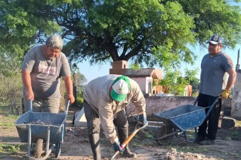 Mantenimiento permanente en el Cementerio local